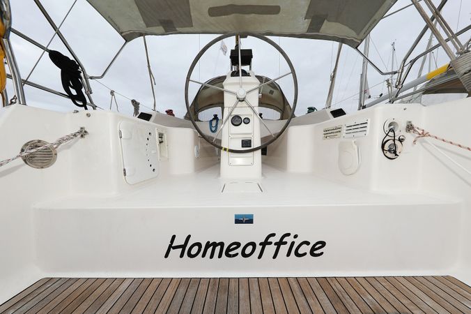 Bavaria Cruiser 33 | Home Office