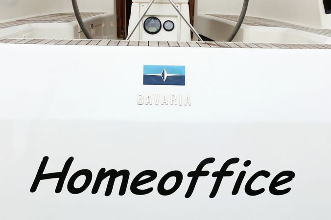 Bavaria Cruiser 33 | Home Office