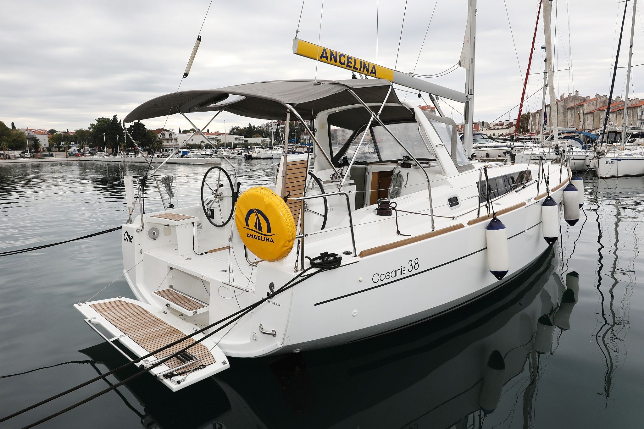 Beneteau Oceanis 38 | One