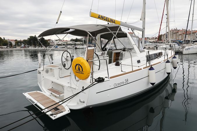 Beneteau Oceanis 38 | One