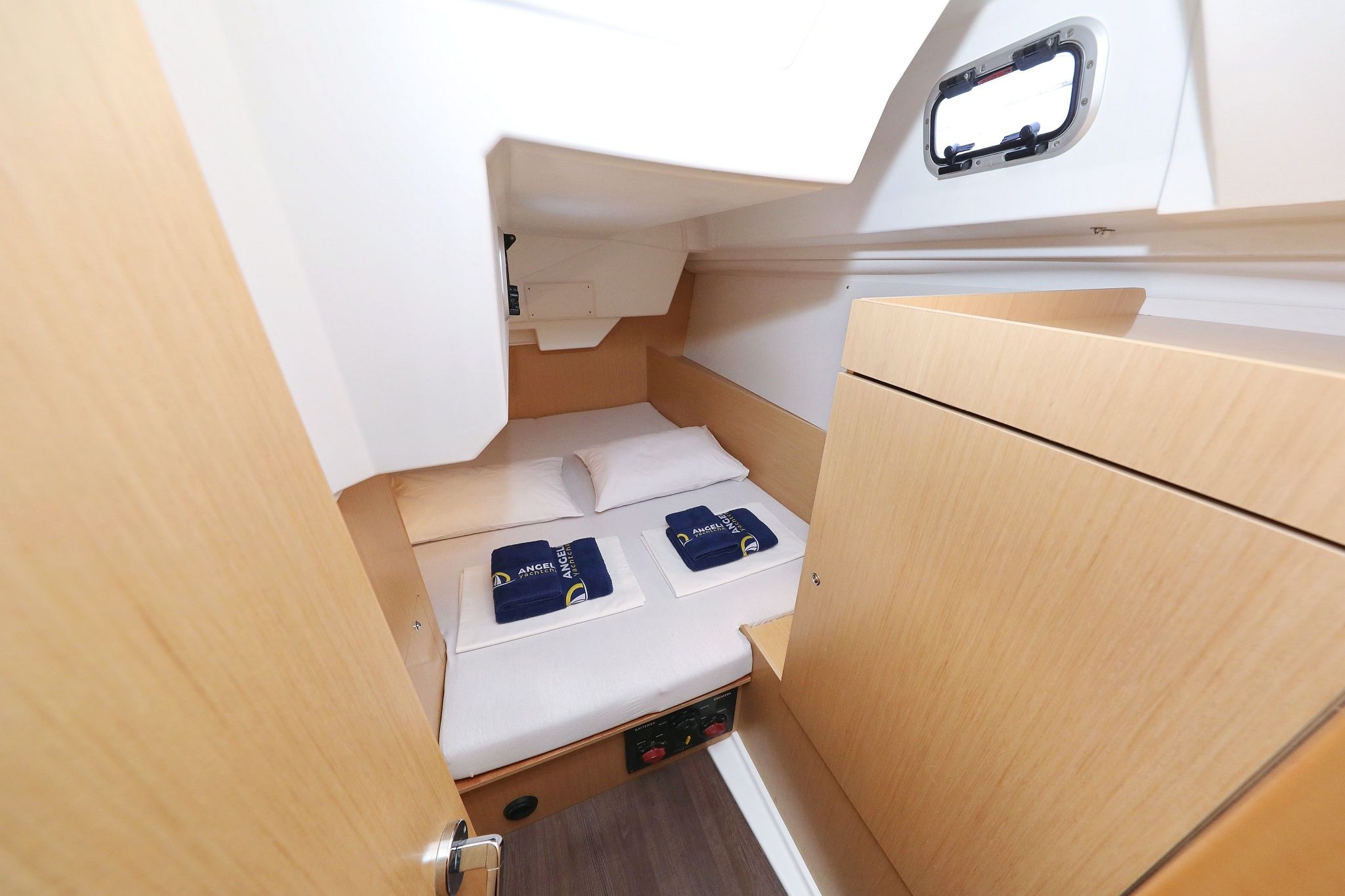 Beneteau Oceanis 38 | One