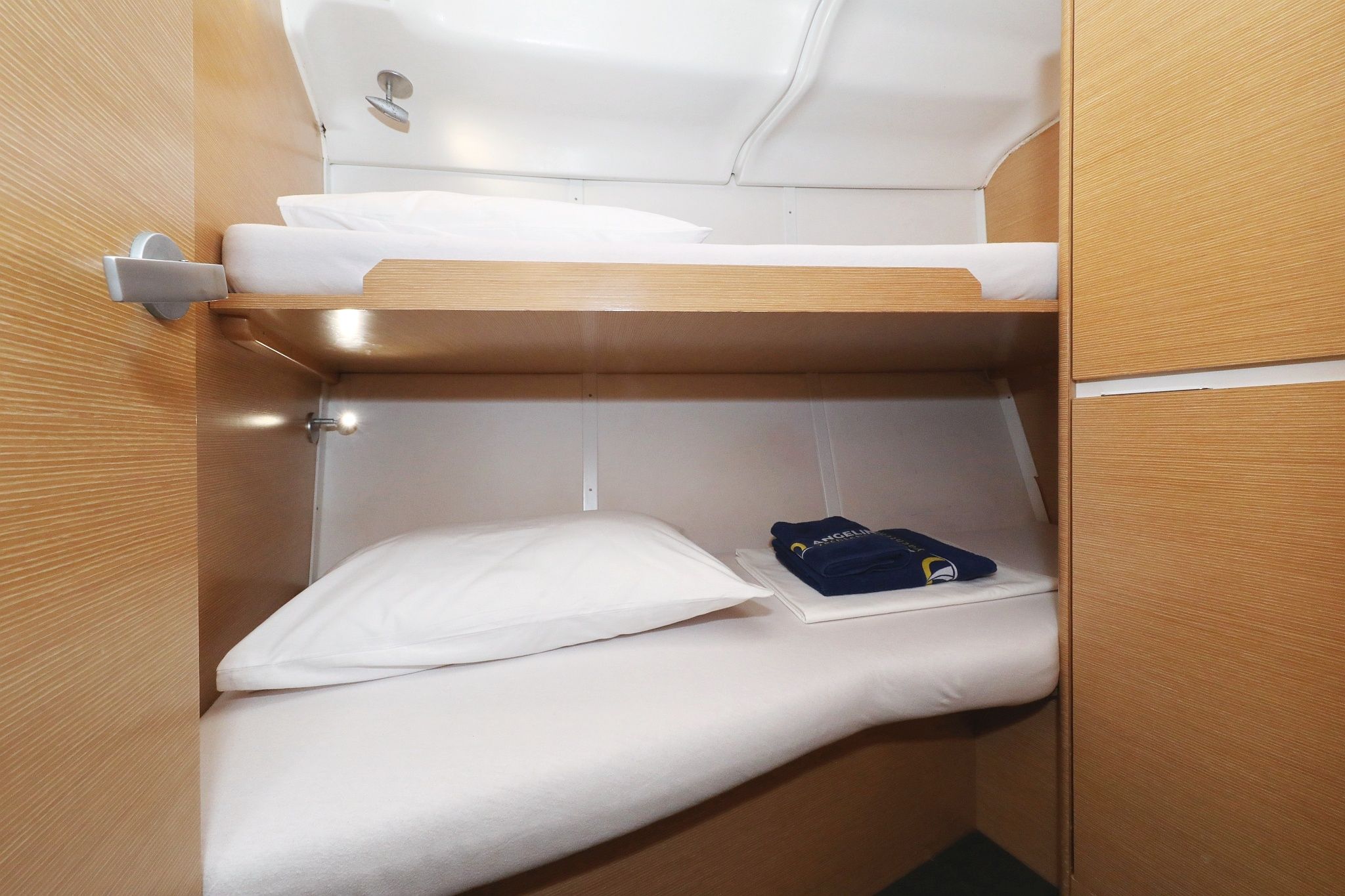 Elan 444 | Abrakadabra