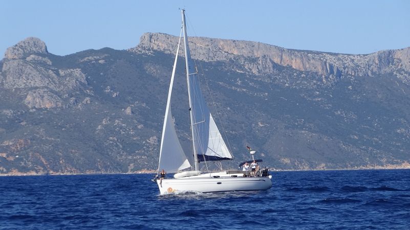 Bavaria Cruiser 37 | Orange 4 You