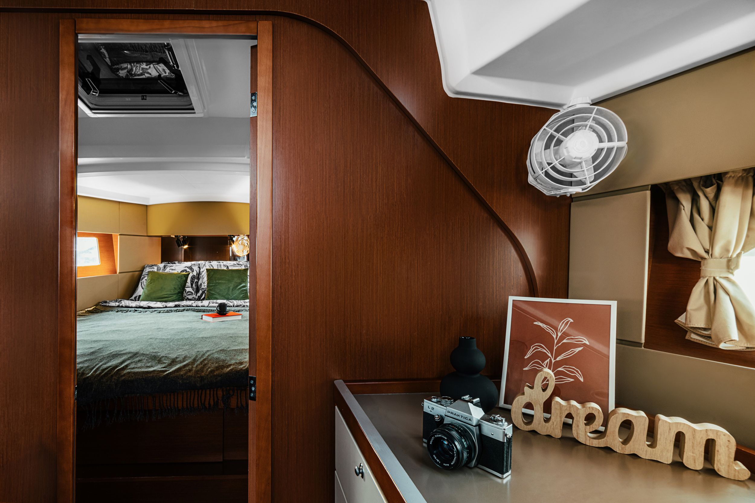 Beneteau Oceanis 38 | Happy