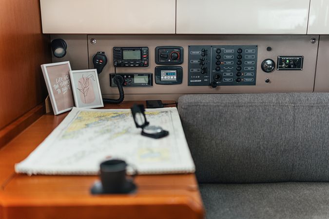 Beneteau Oceanis 38 | Happy
