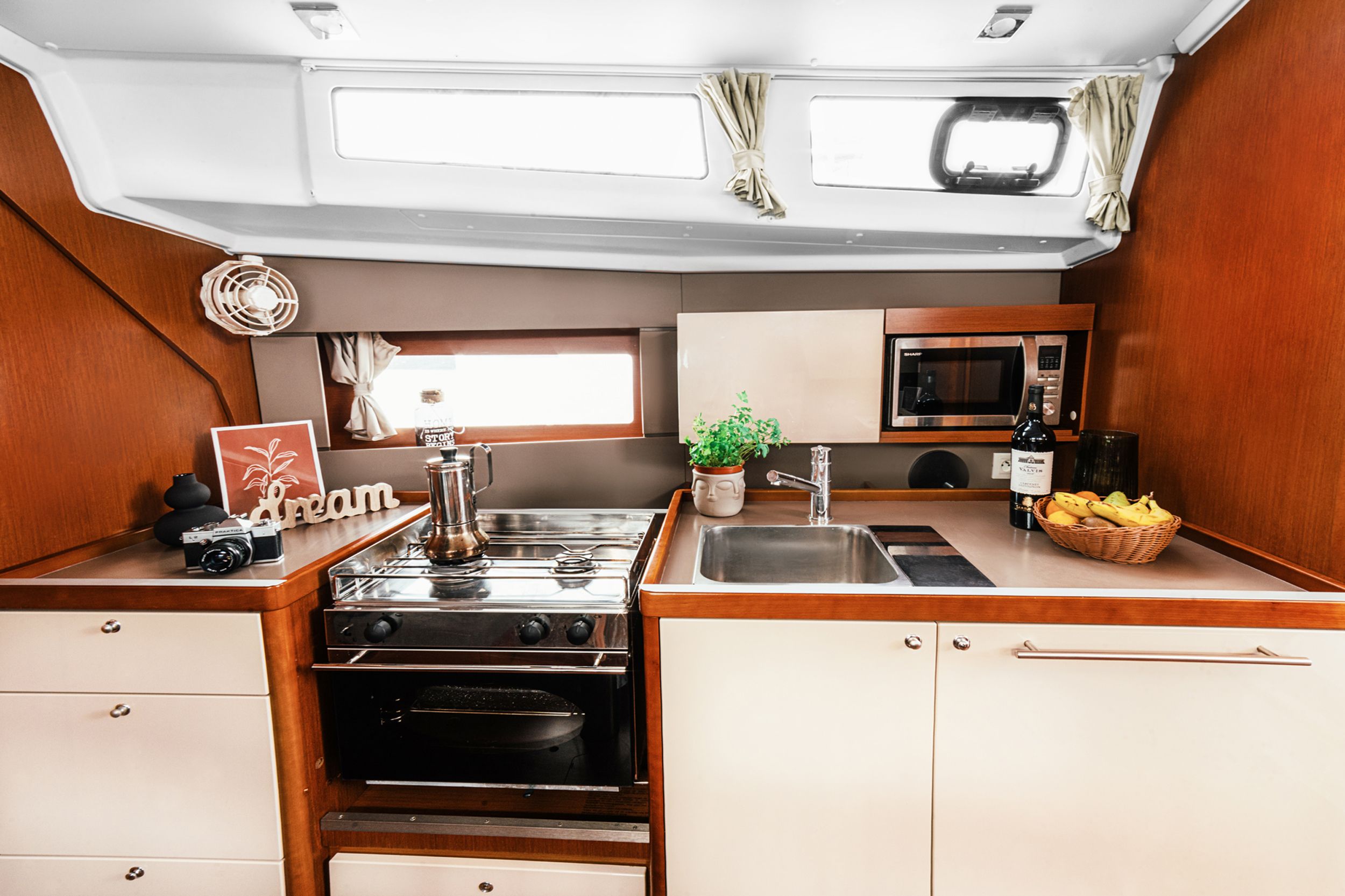 Beneteau Oceanis 38 | Happy