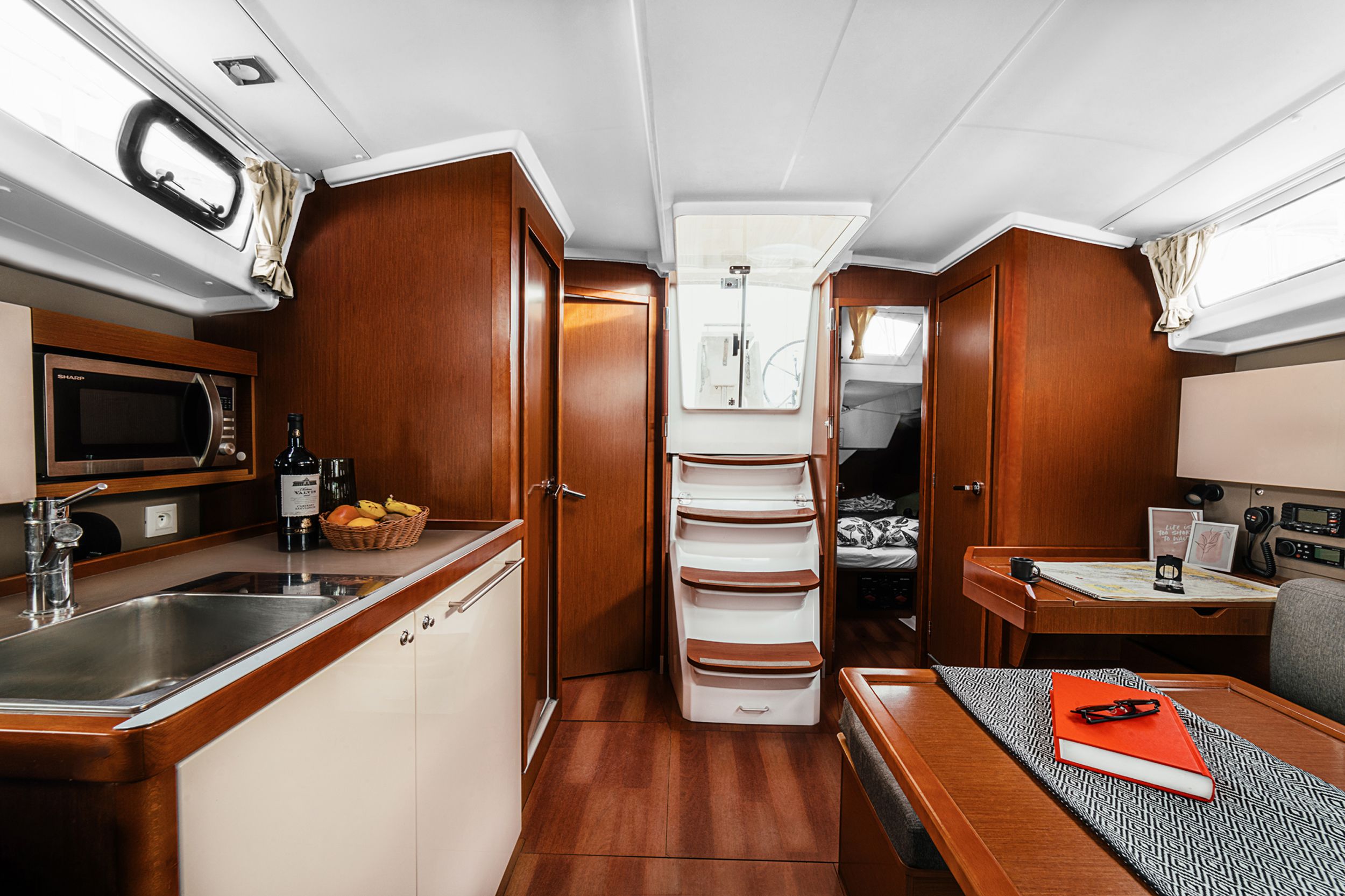 Beneteau Oceanis 38 | Happy