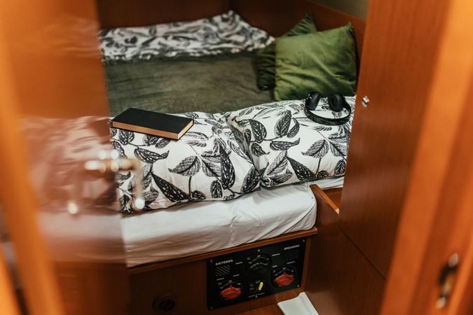 Beneteau Oceanis 38 | Happy