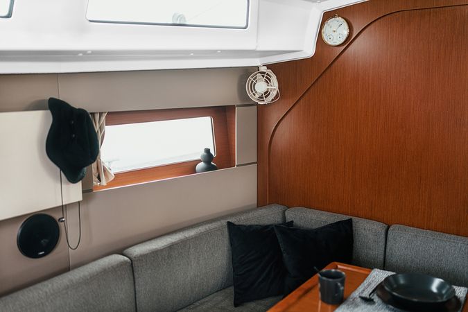 Beneteau Oceanis 38 | Happy