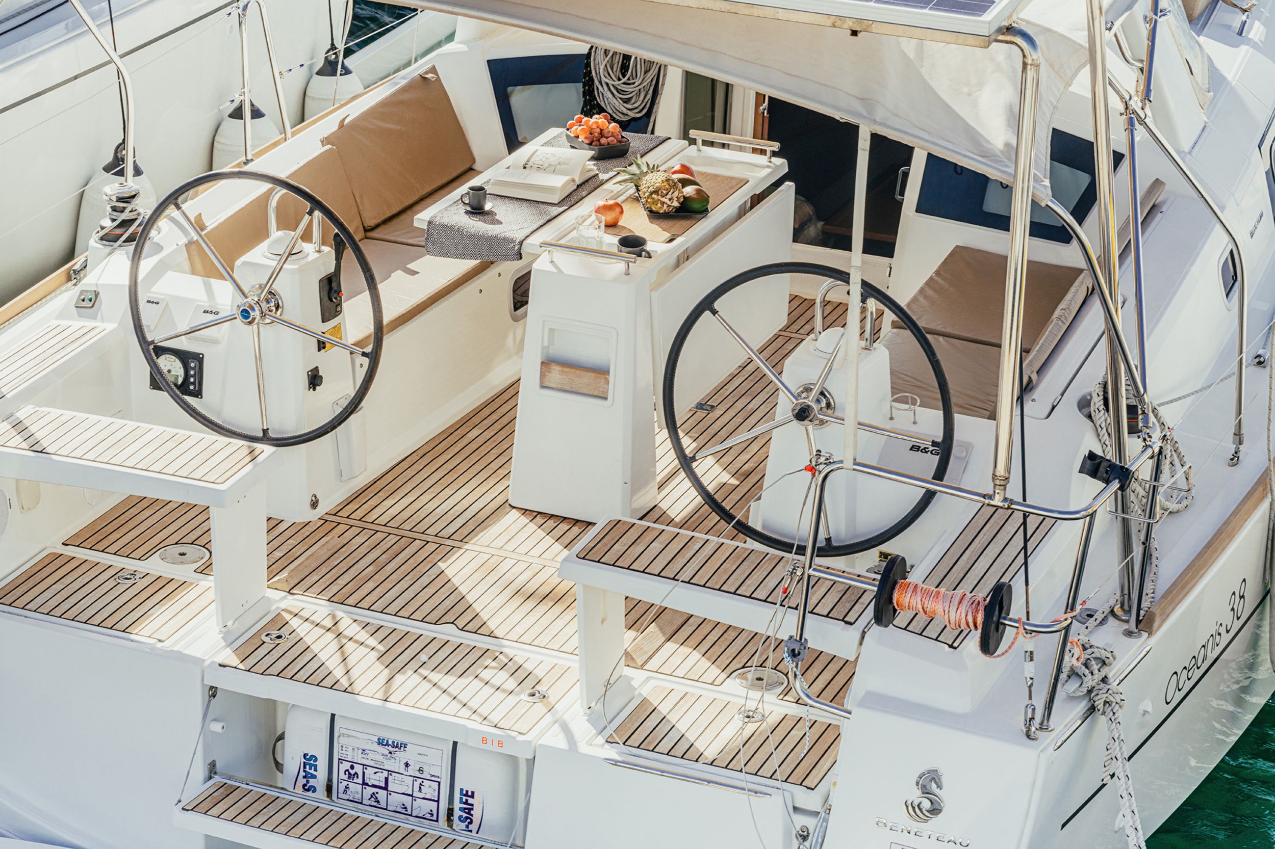 Beneteau Oceanis 38 | Happy