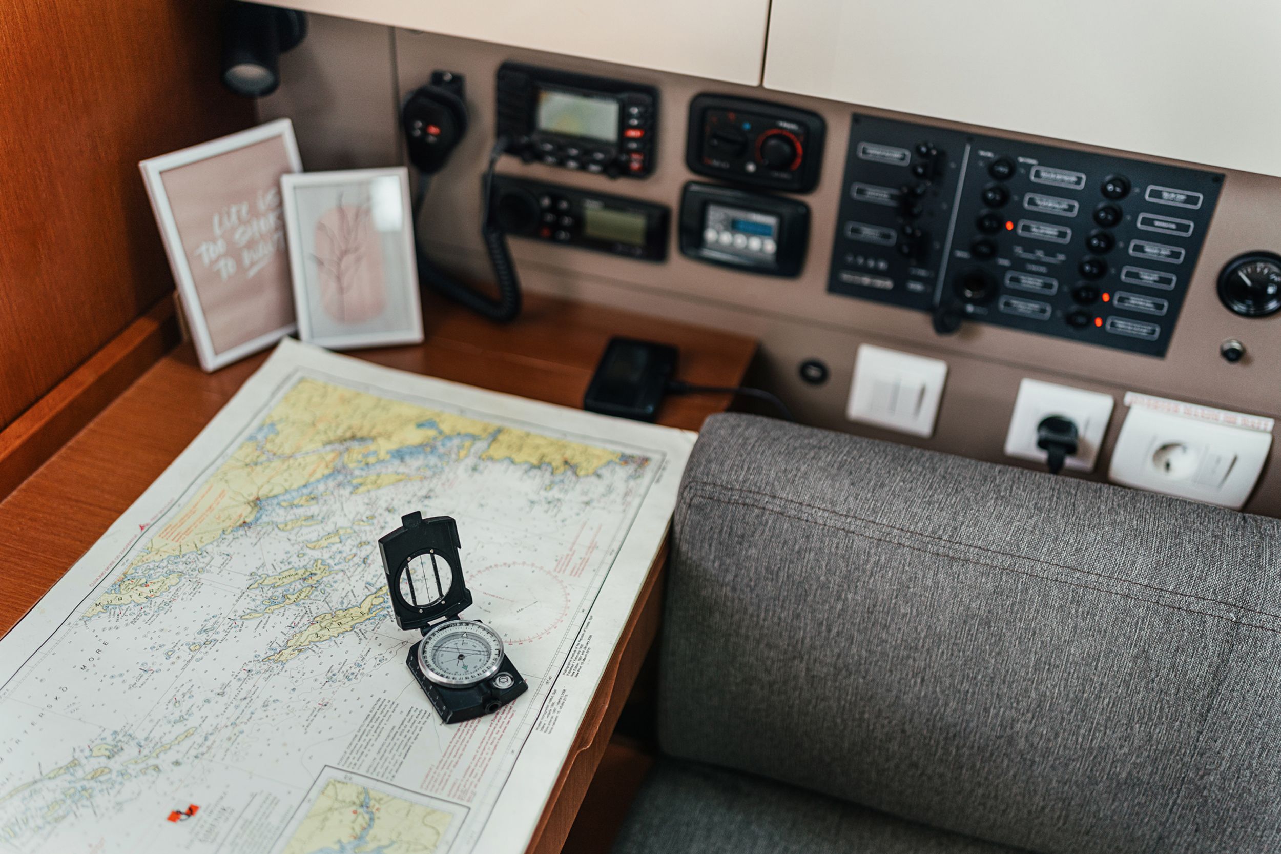 Beneteau Oceanis 38 | Happy