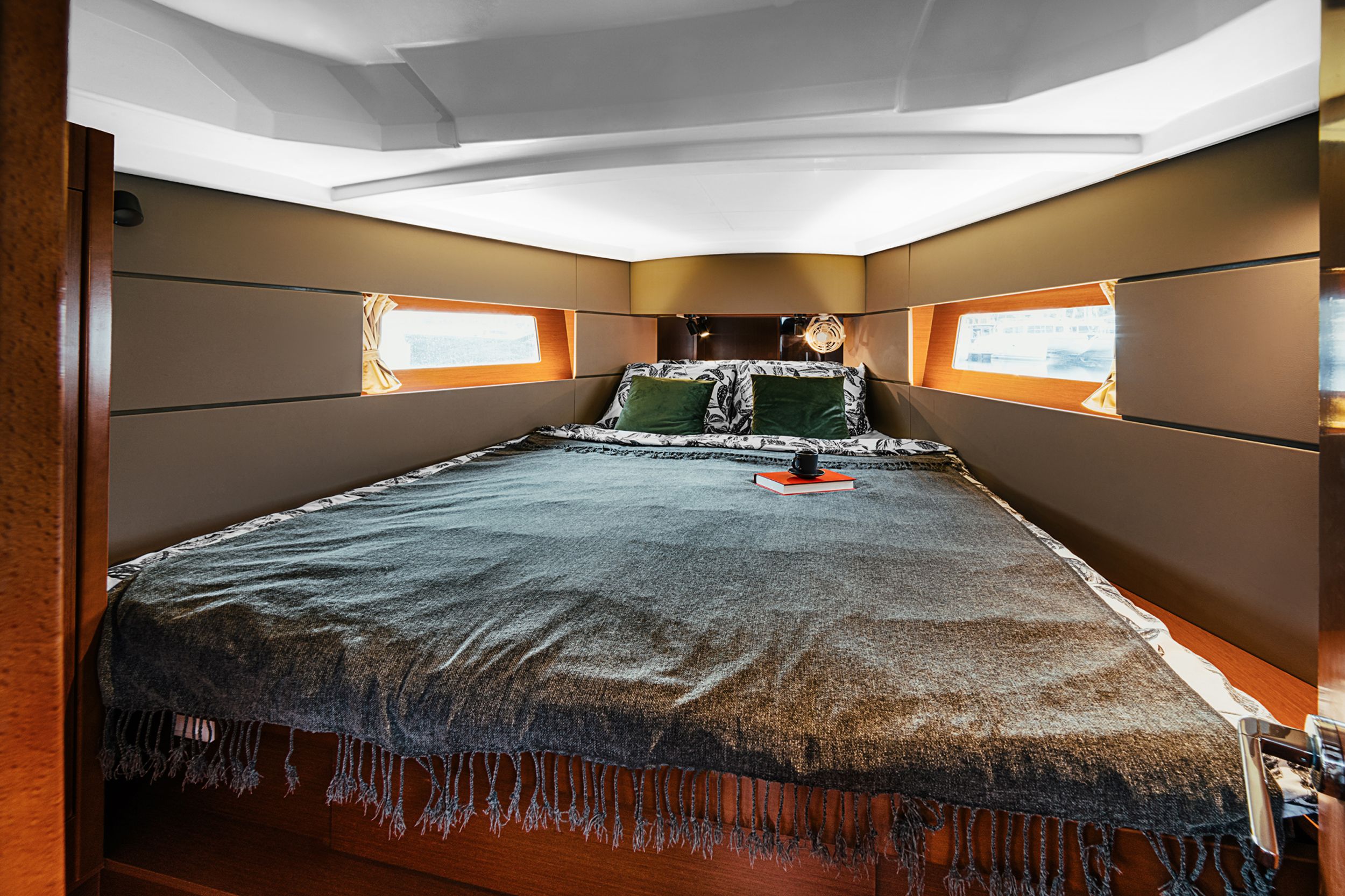 Beneteau Oceanis 38 | Happy