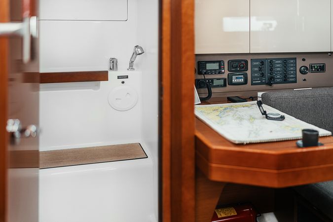 Beneteau Oceanis 38 | Happy