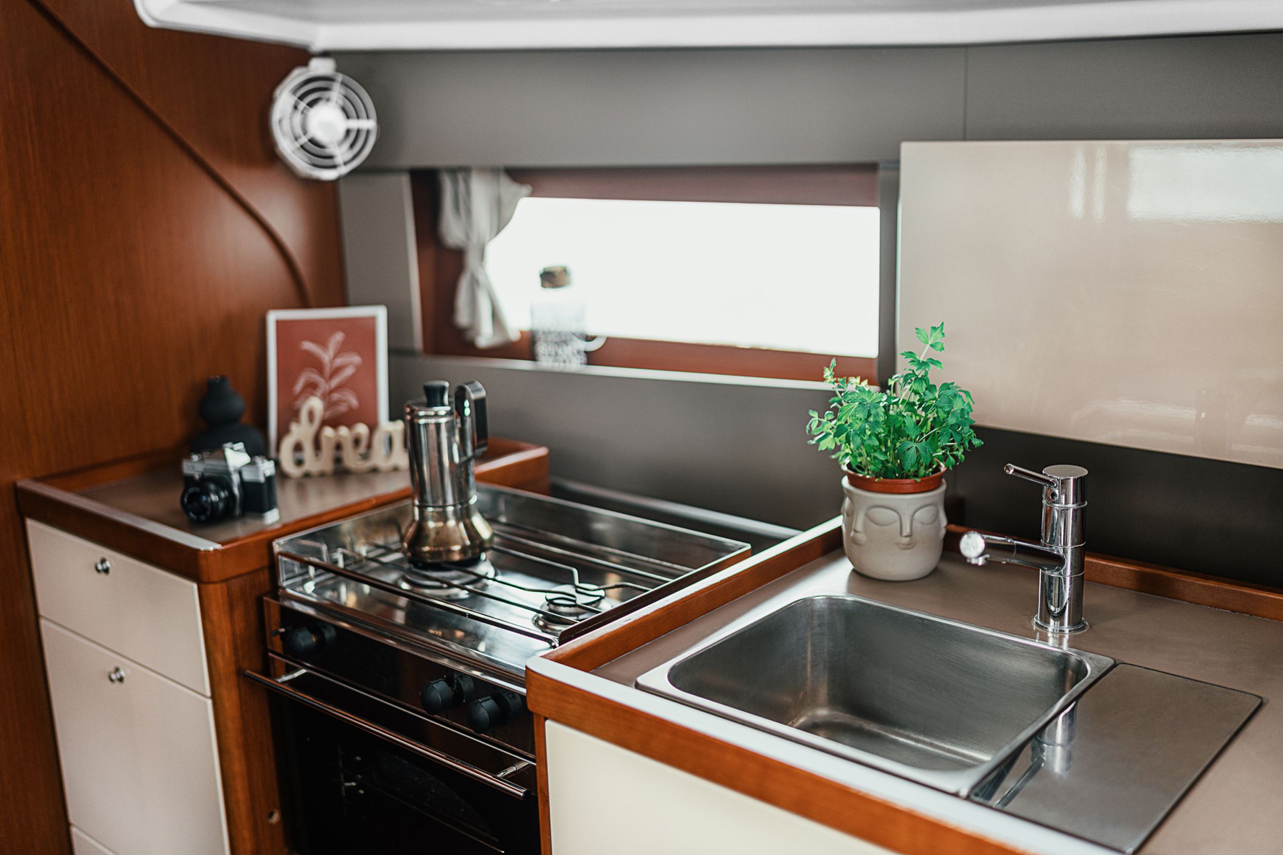 Beneteau Oceanis 38 | Happy