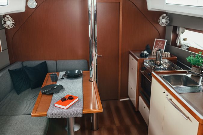 Beneteau Oceanis 38 | Happy