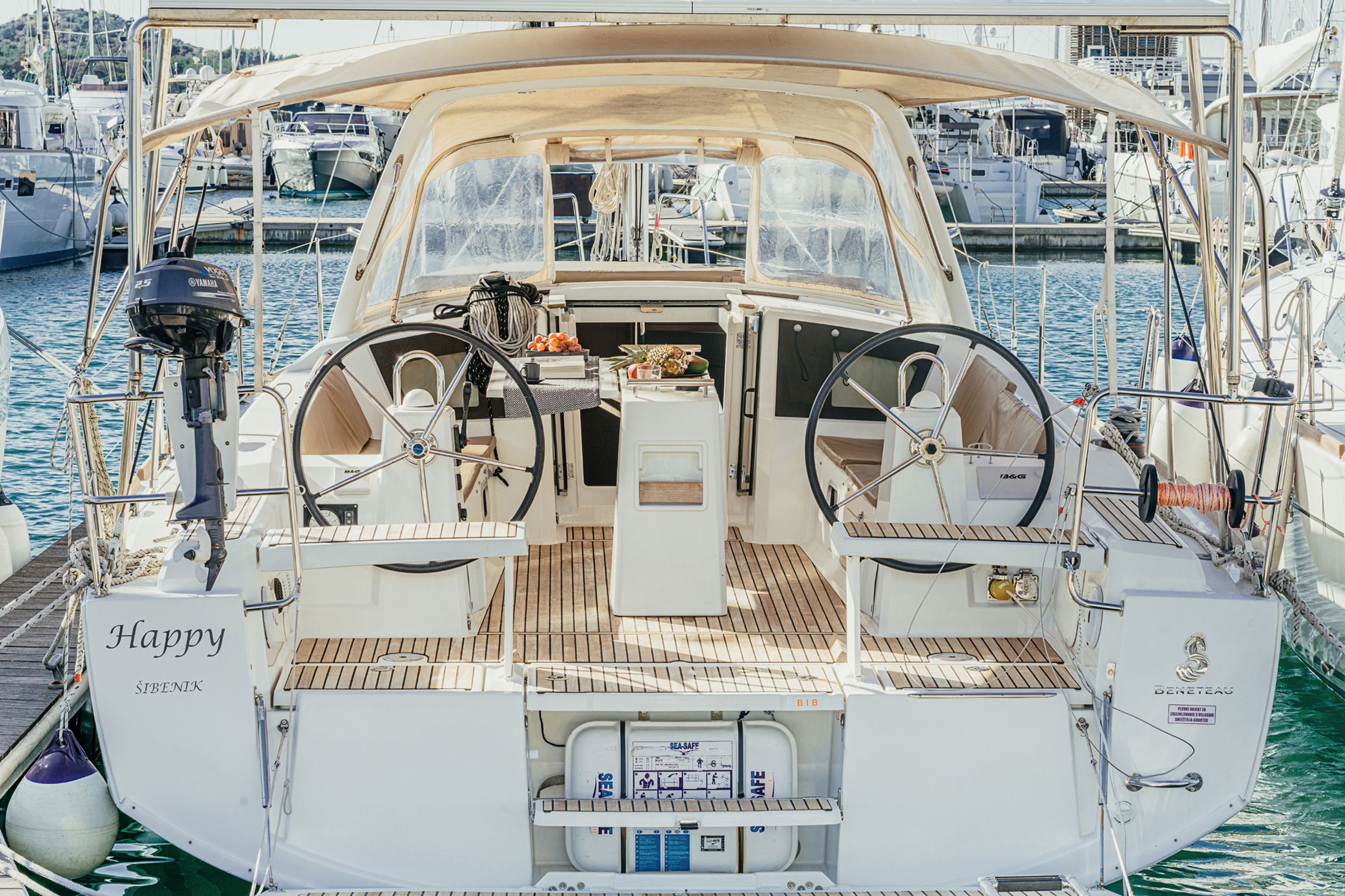 Beneteau Oceanis 38 | Happy