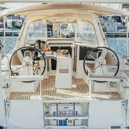 Beneteau Oceanis 38 | Happy