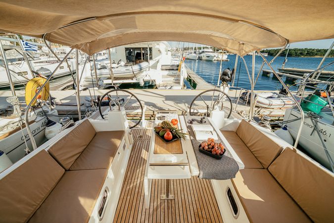 Beneteau Oceanis 38 | Happy
