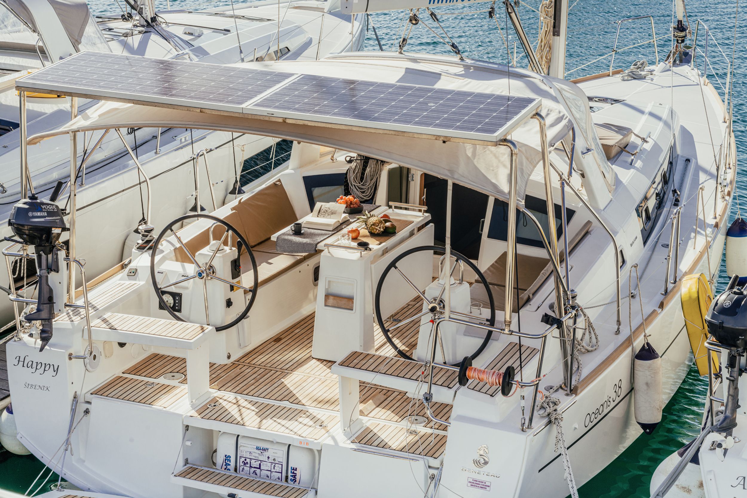 Beneteau Oceanis 38 | Happy