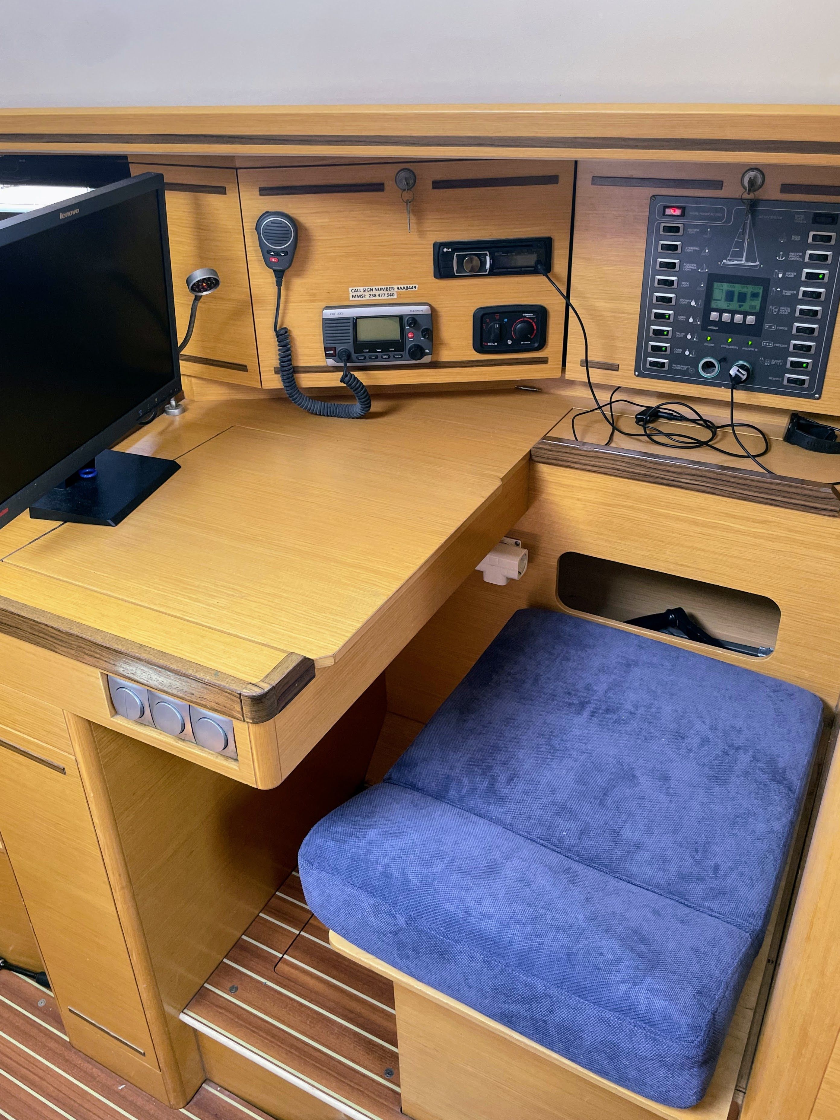 Elan 444 | Karlo Veliki