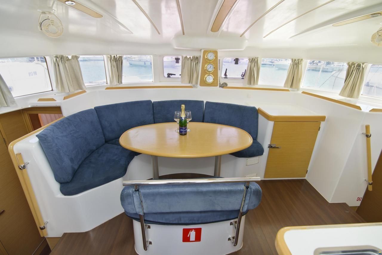 Lagoon 380 | Moonshadow