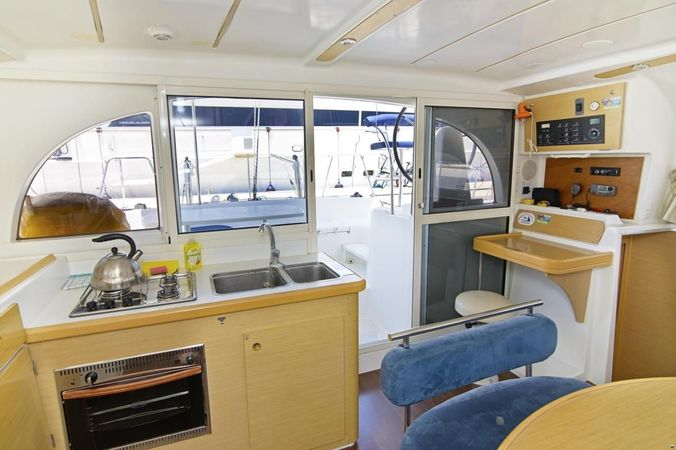 Lagoon 380 | Moonshadow