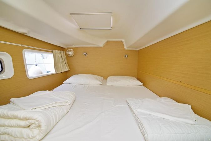 Lagoon 380 | Moonshadow