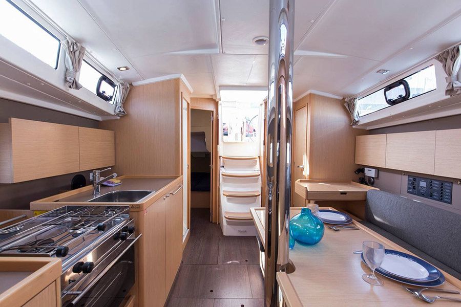 Beneteau Oceanis 38.1 | Tricicle