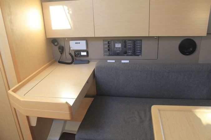 Beneteau Oceanis 38.1 | Tricicle