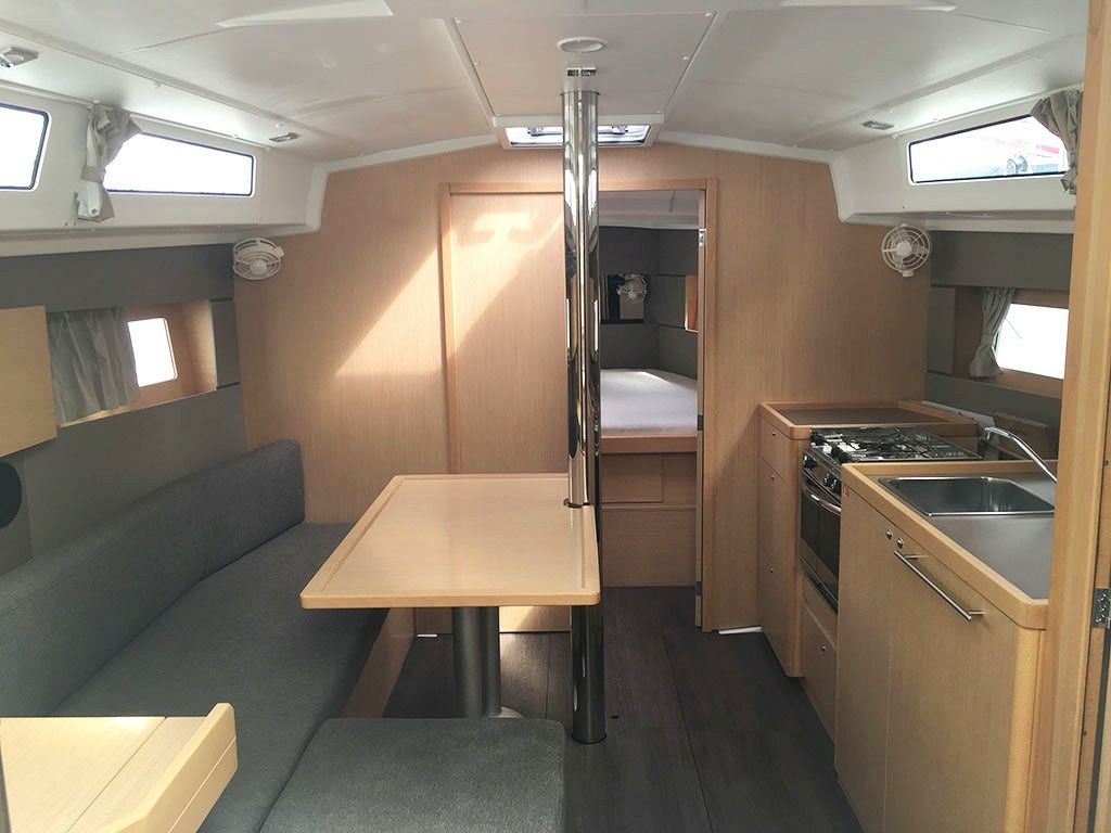 Beneteau Oceanis 38.1 | Tricicle