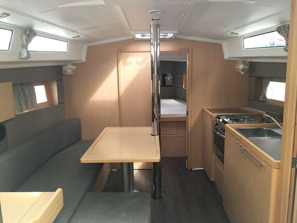 Beneteau Oceanis 38.1 | Tricicle