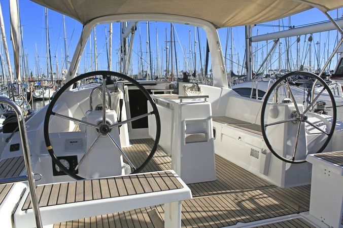 Beneteau Oceanis 38.1 | Tricicle