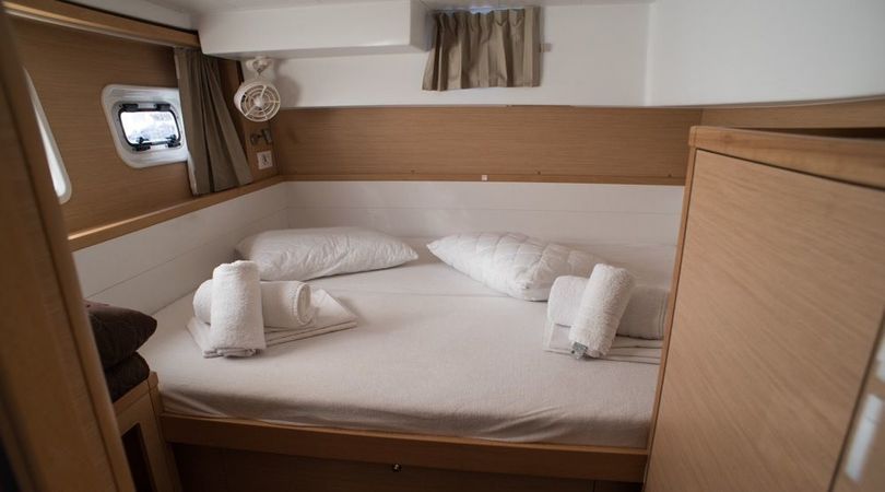 Lagoon 39 | Lost Cat