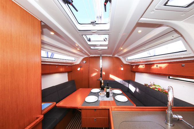 Bavaria Cruiser 37 | Malo Angeline