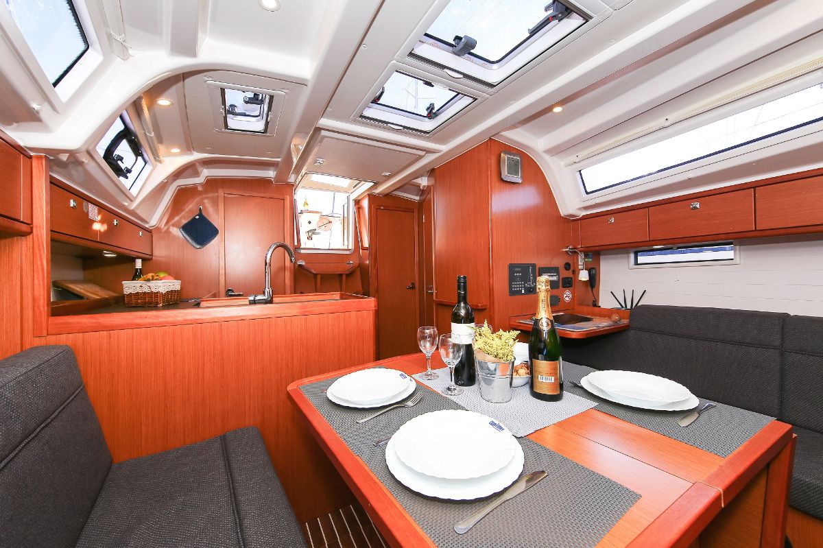 Bavaria Cruiser 37 | Malo Angeline