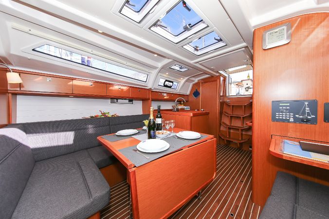 Bavaria Cruiser 37 | Malo Angeline