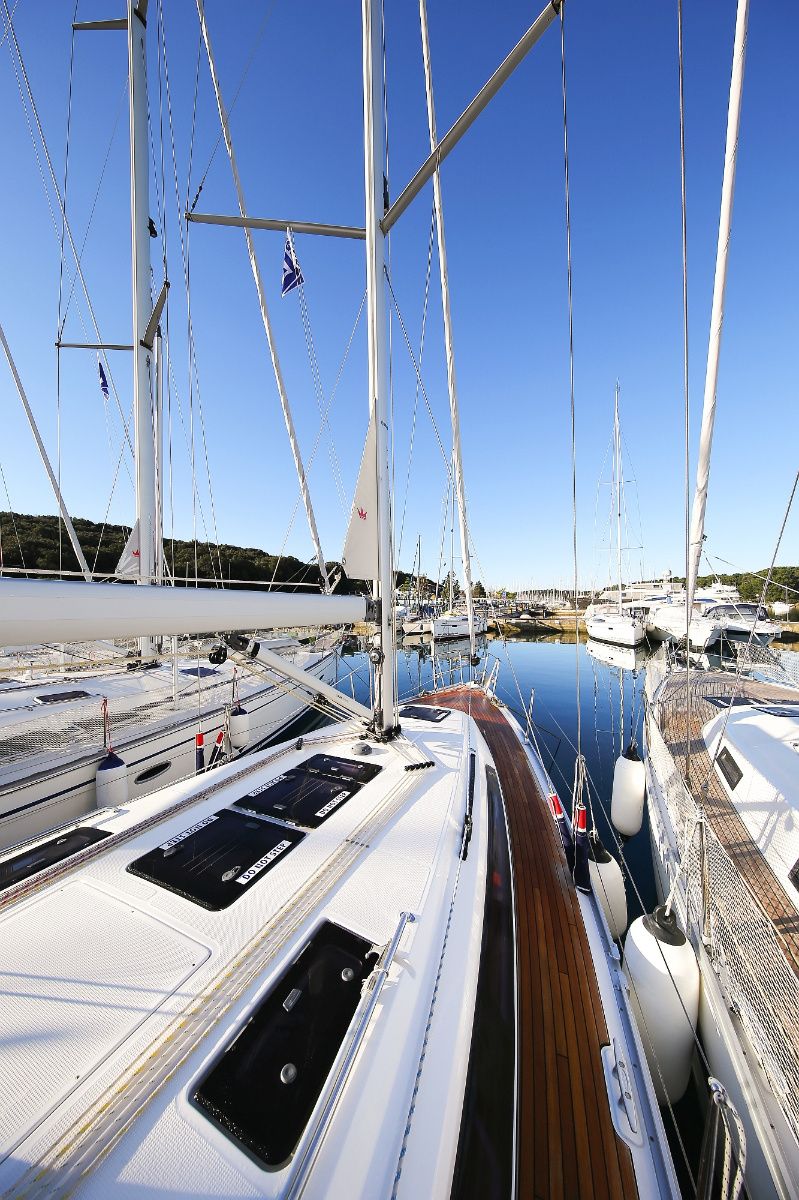Bavaria Cruiser 37 | Malo Angeline