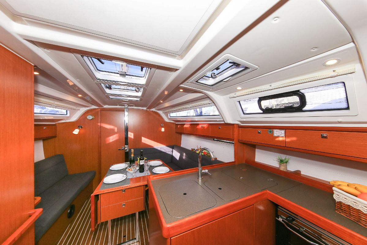 Bavaria Cruiser 37 | Malo Angeline