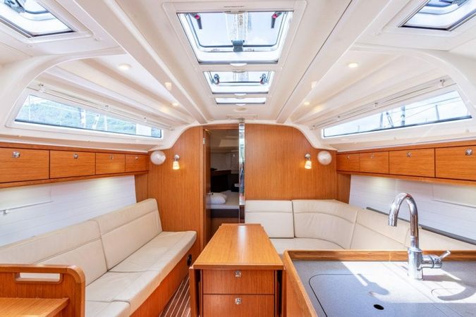 Bavaria Cruiser 37 | Jitterbug