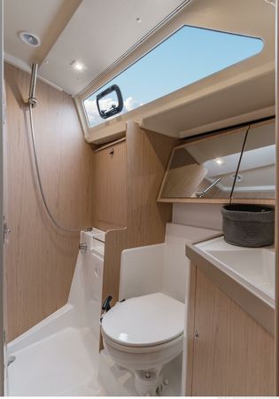 Beneteau Oceanis 41.1 | White Beauty
