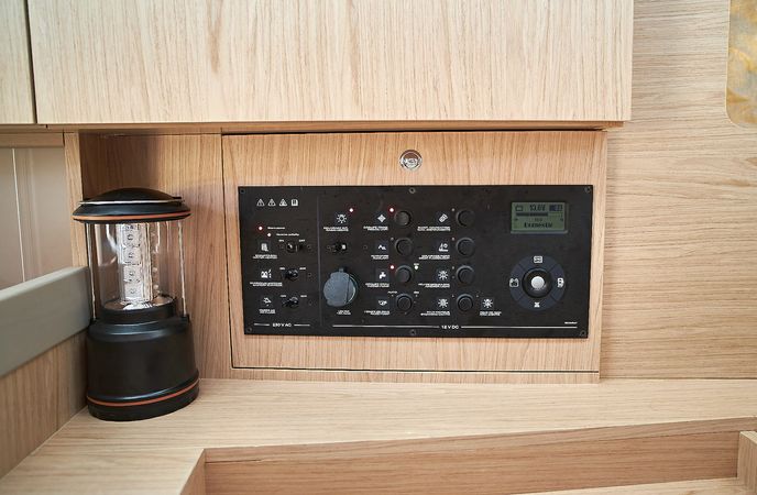 Beneteau Oceanis 41.1 | White Beauty