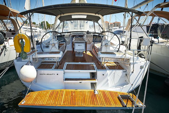 Beneteau Oceanis 41.1 | White Beauty