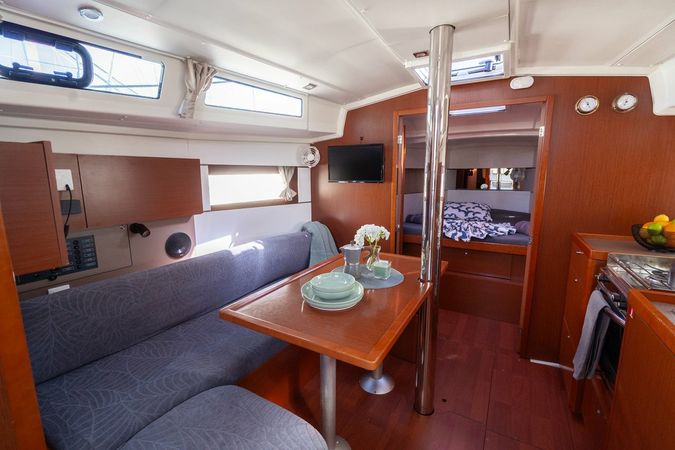 Beneteau Oceanis 38 | Hydra