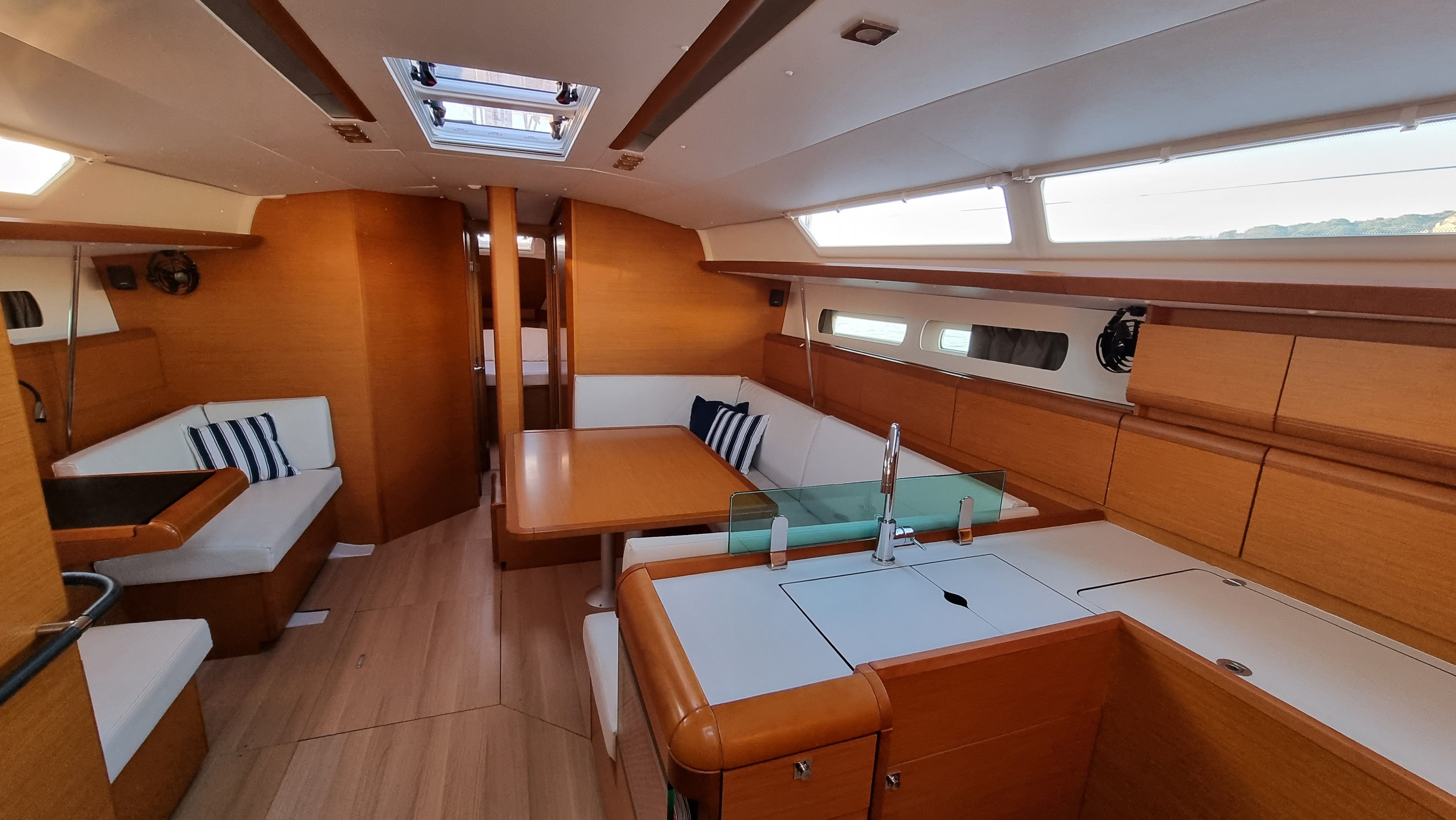 Jeanneau Sun Odyssey 449 | Blue Moon