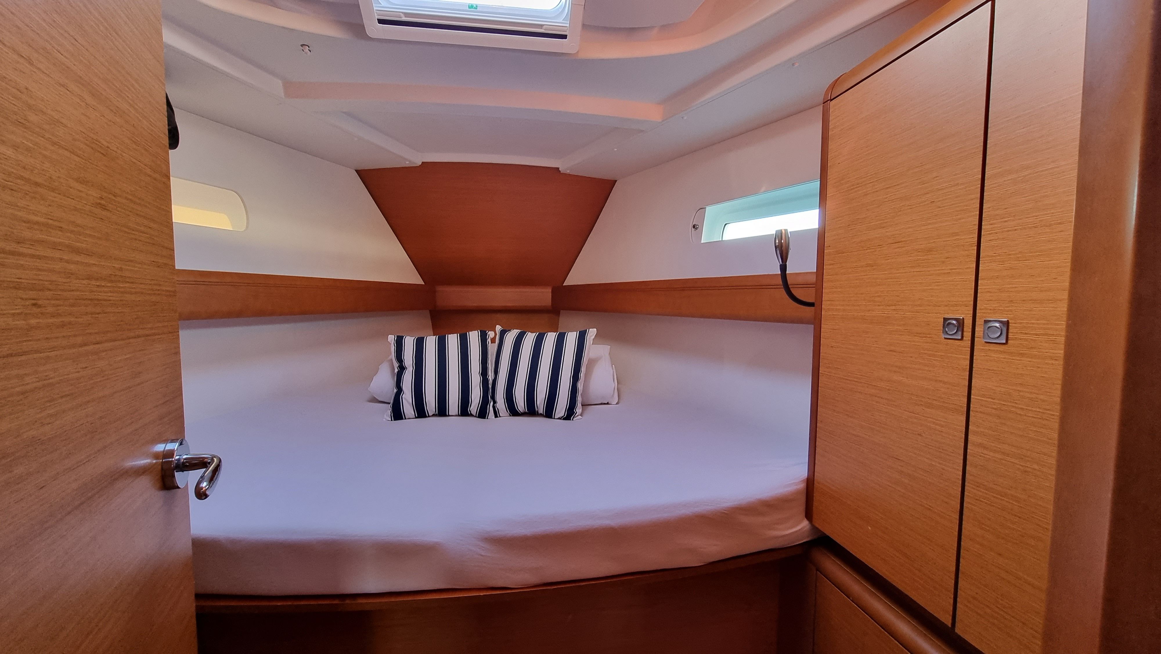 Jeanneau Sun Odyssey 449 | Blue Moon