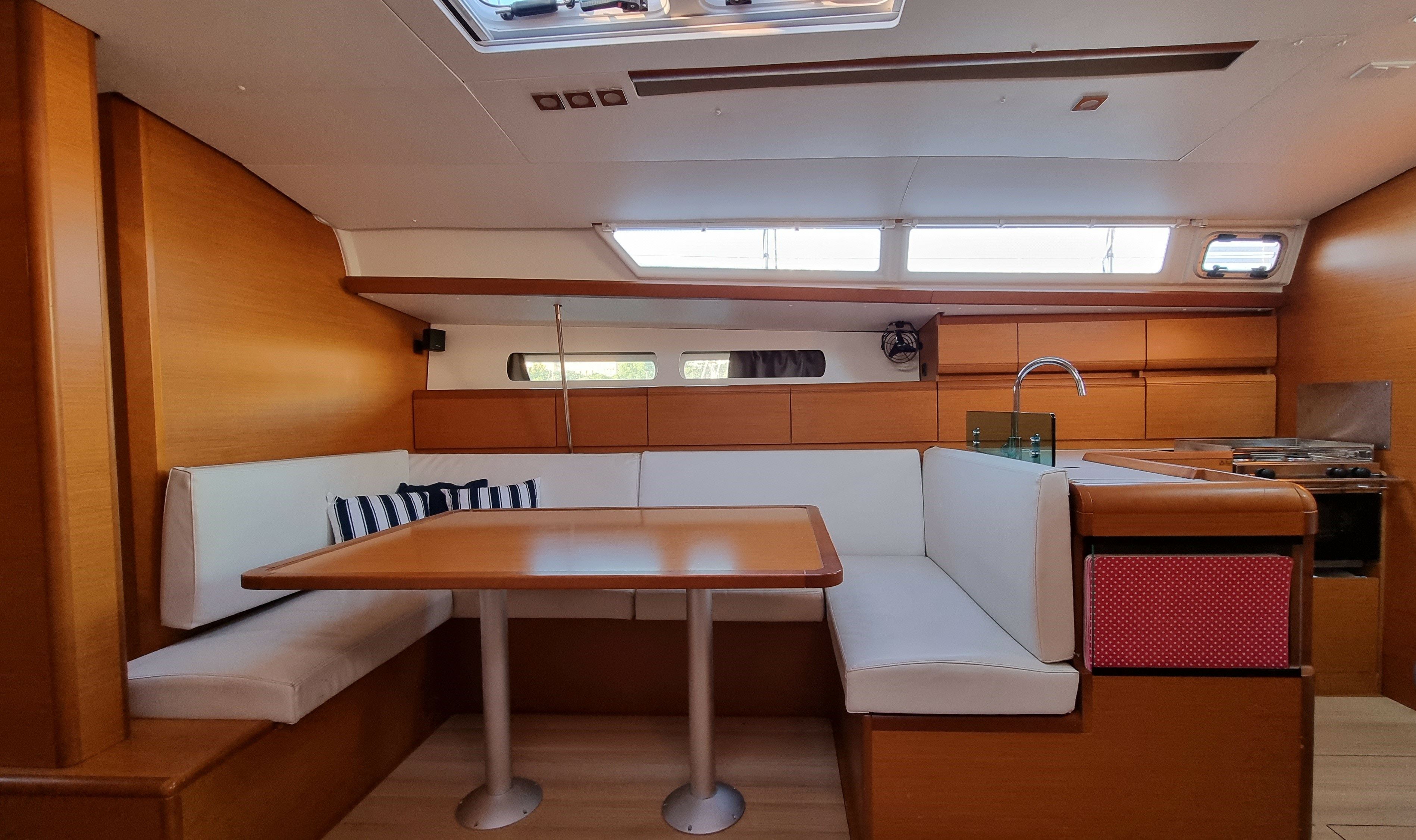 Jeanneau Sun Odyssey 449 | Blue Moon