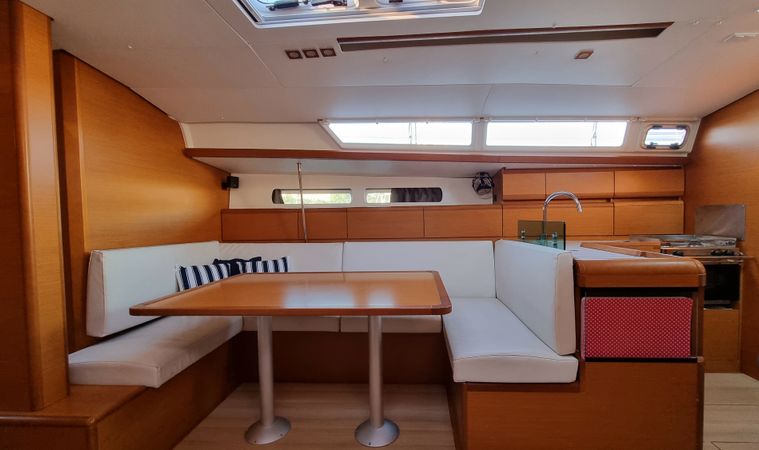 Jeanneau Sun Odyssey 449 | Blue Moon