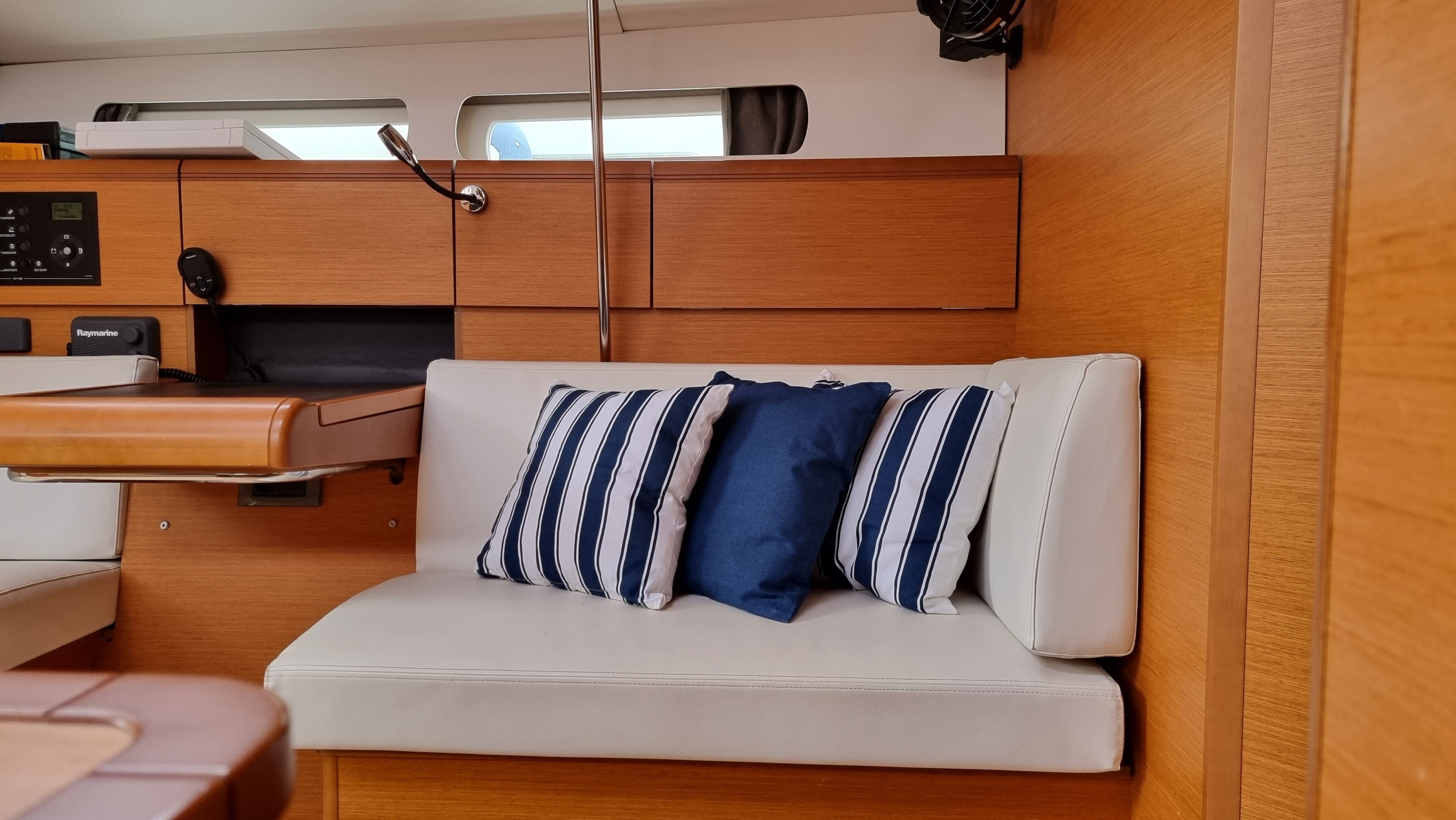 Jeanneau Sun Odyssey 449 | Blue Moon