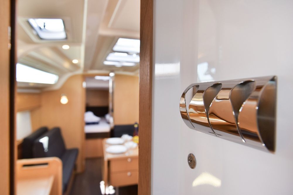 Bavaria Cruiser 37 | White Pearl