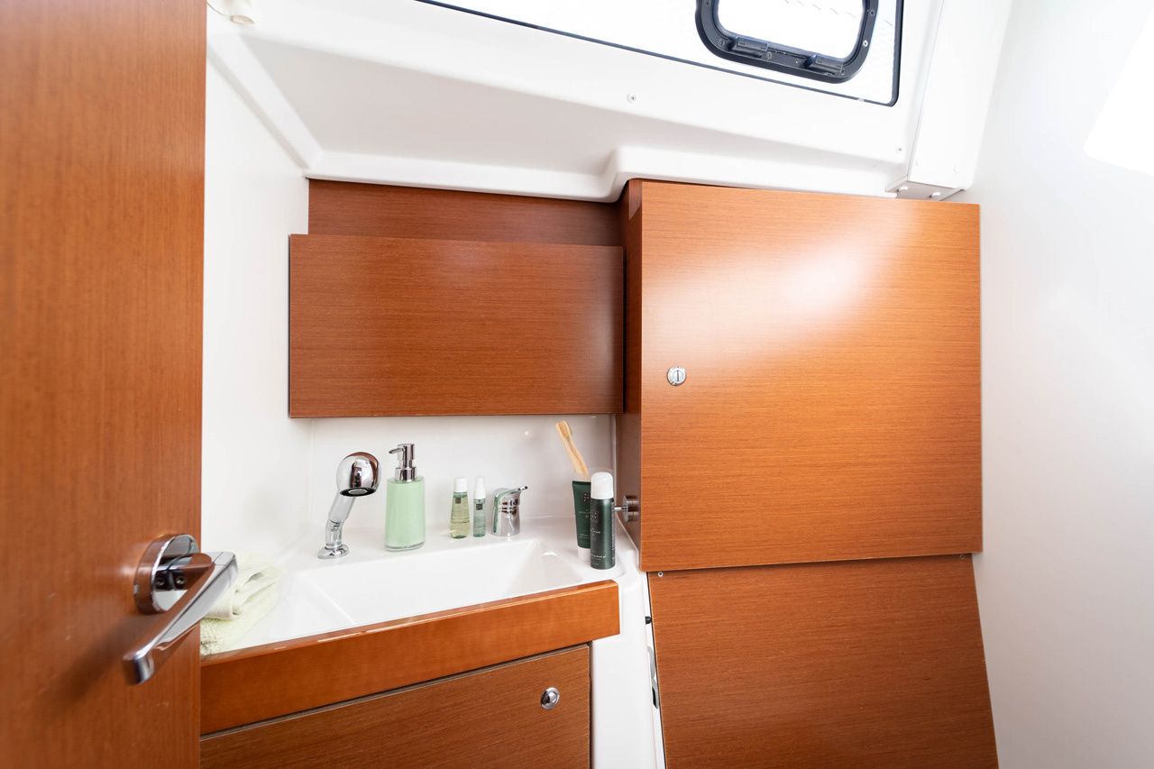 Beneteau Oceanis 38 | Aphrodite
